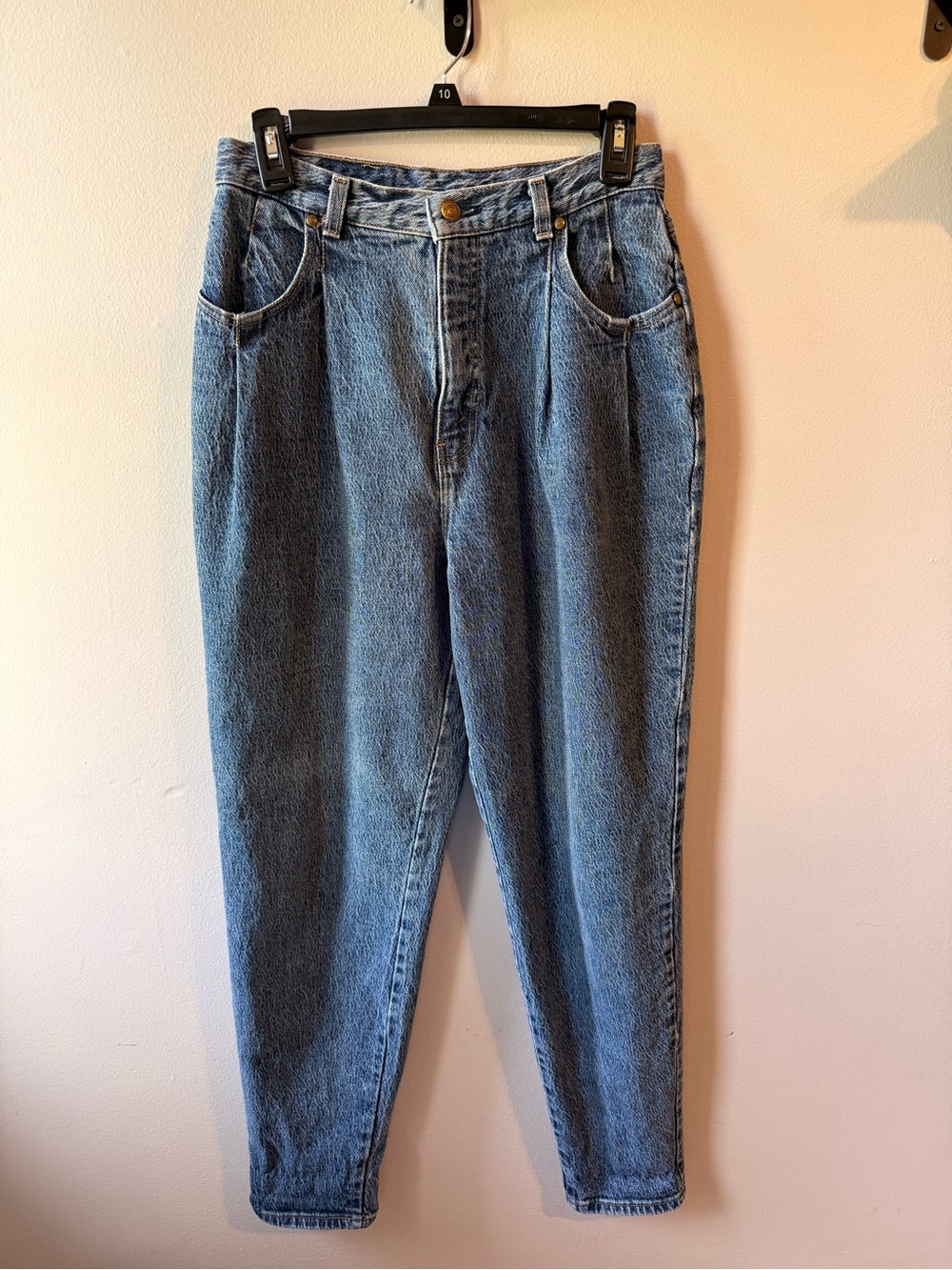 Vintage Levi’s High rise mom jeans from 80s or 90s size 6